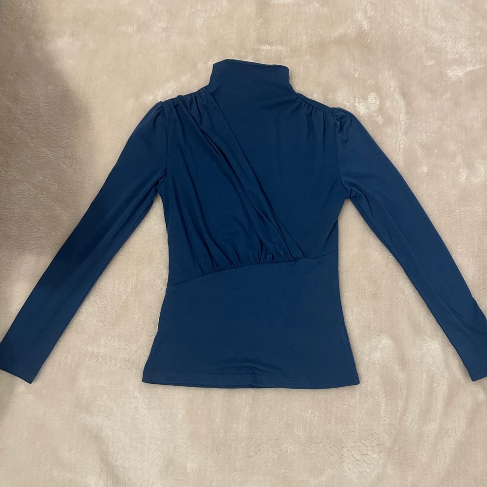 Ruched Longsleeve Women’s Top - Picture 5 of 7